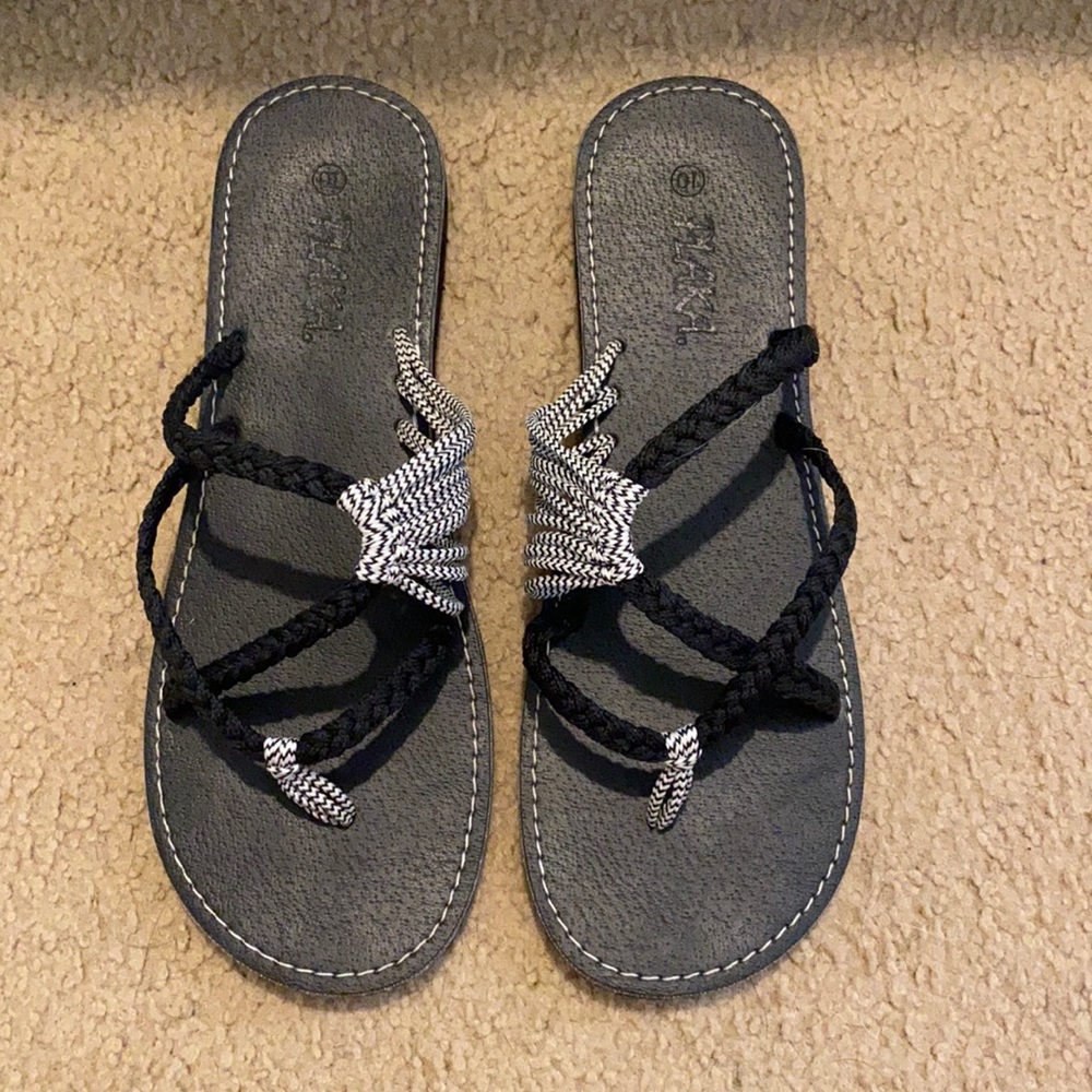 Plaka Sandals